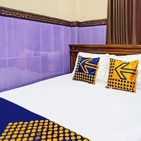 Spot On 1870 Graha Batu Mulia Hotel Buitenkant foto