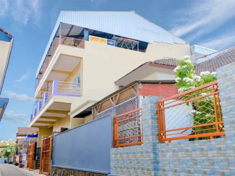 Spot On 1870 Graha Batu Mulia Hotel Buitenkant foto
