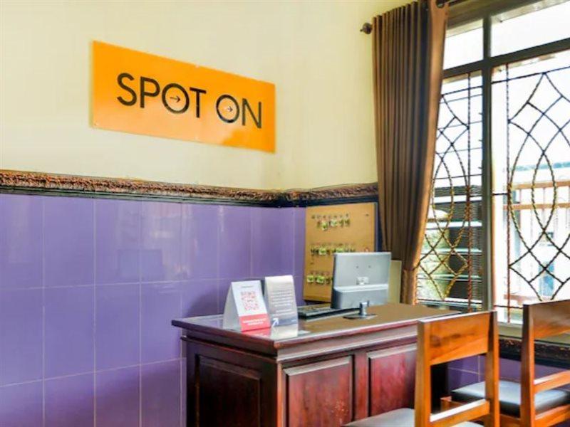 Spot On 1870 Graha Batu Mulia Hotel Buitenkant foto