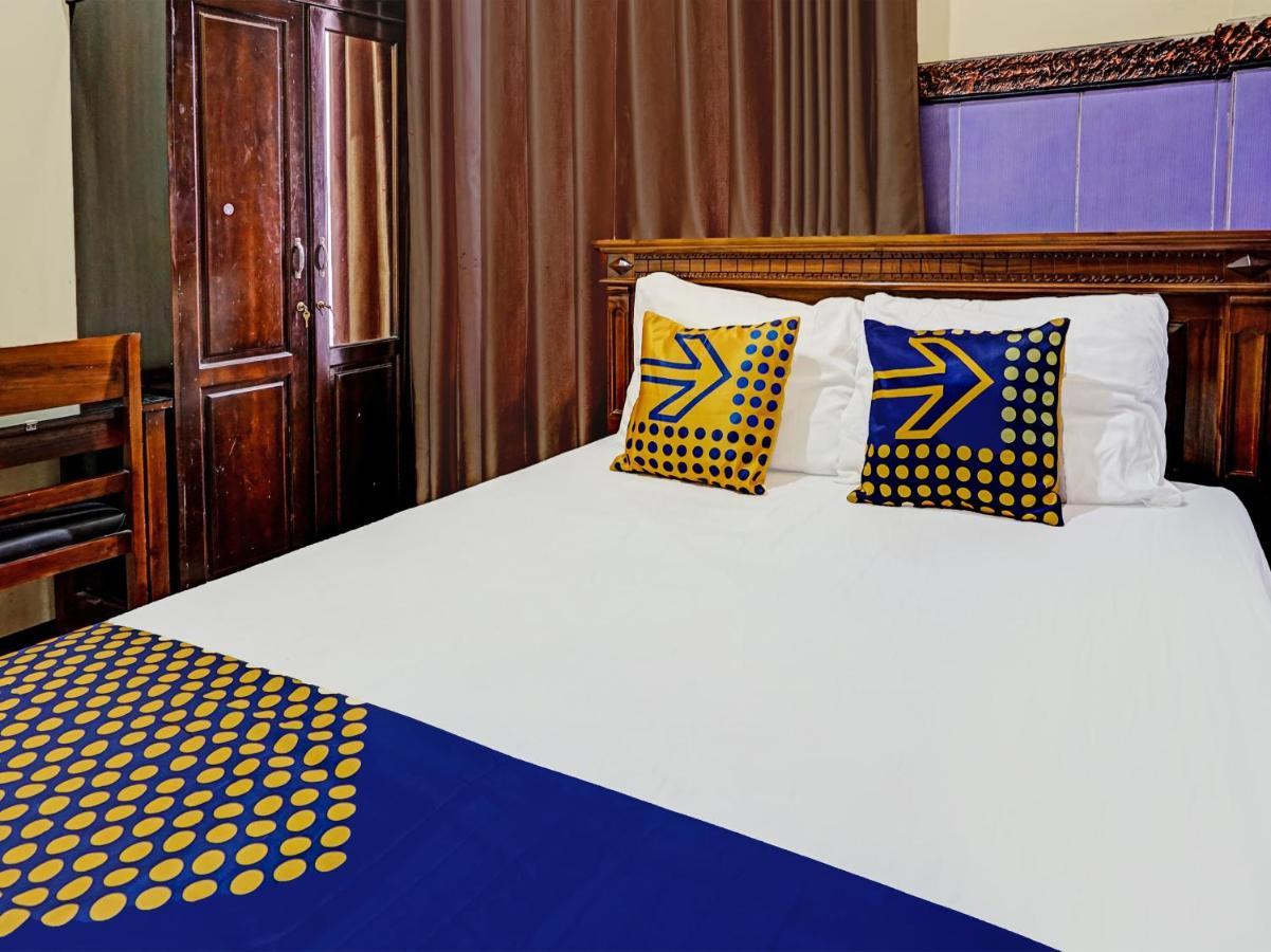 Spot On 1870 Graha Batu Mulia Hotel Buitenkant foto