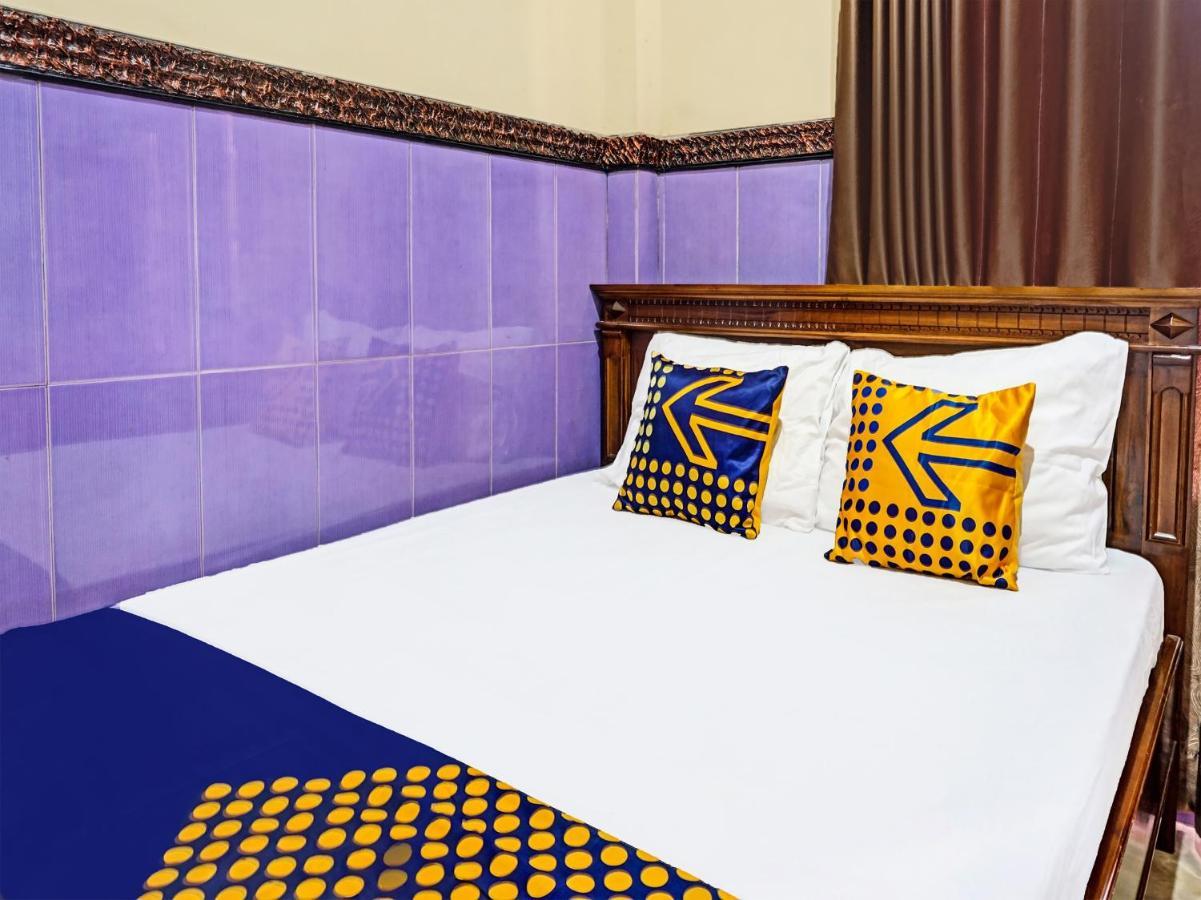 Spot On 1870 Graha Batu Mulia Hotel Buitenkant foto