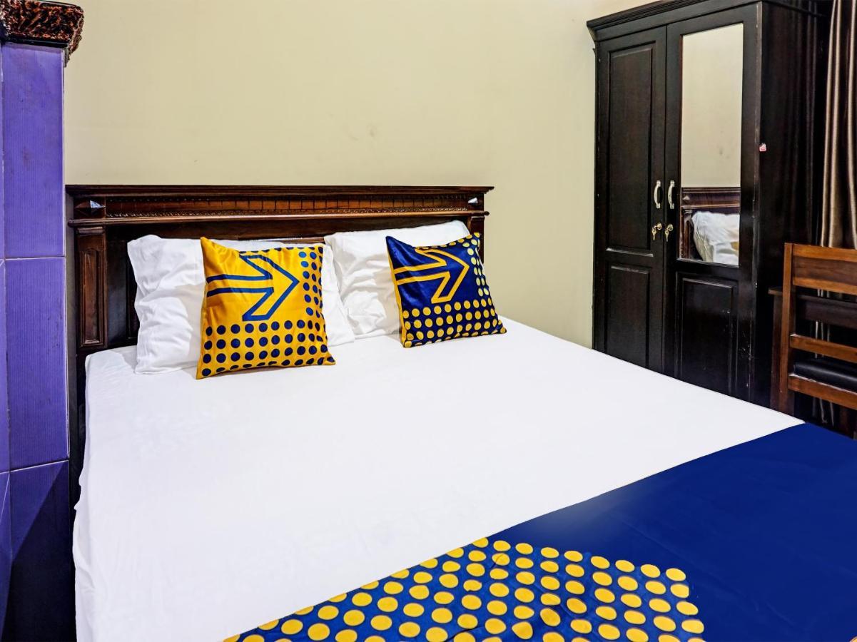 Spot On 1870 Graha Batu Mulia Hotel Buitenkant foto