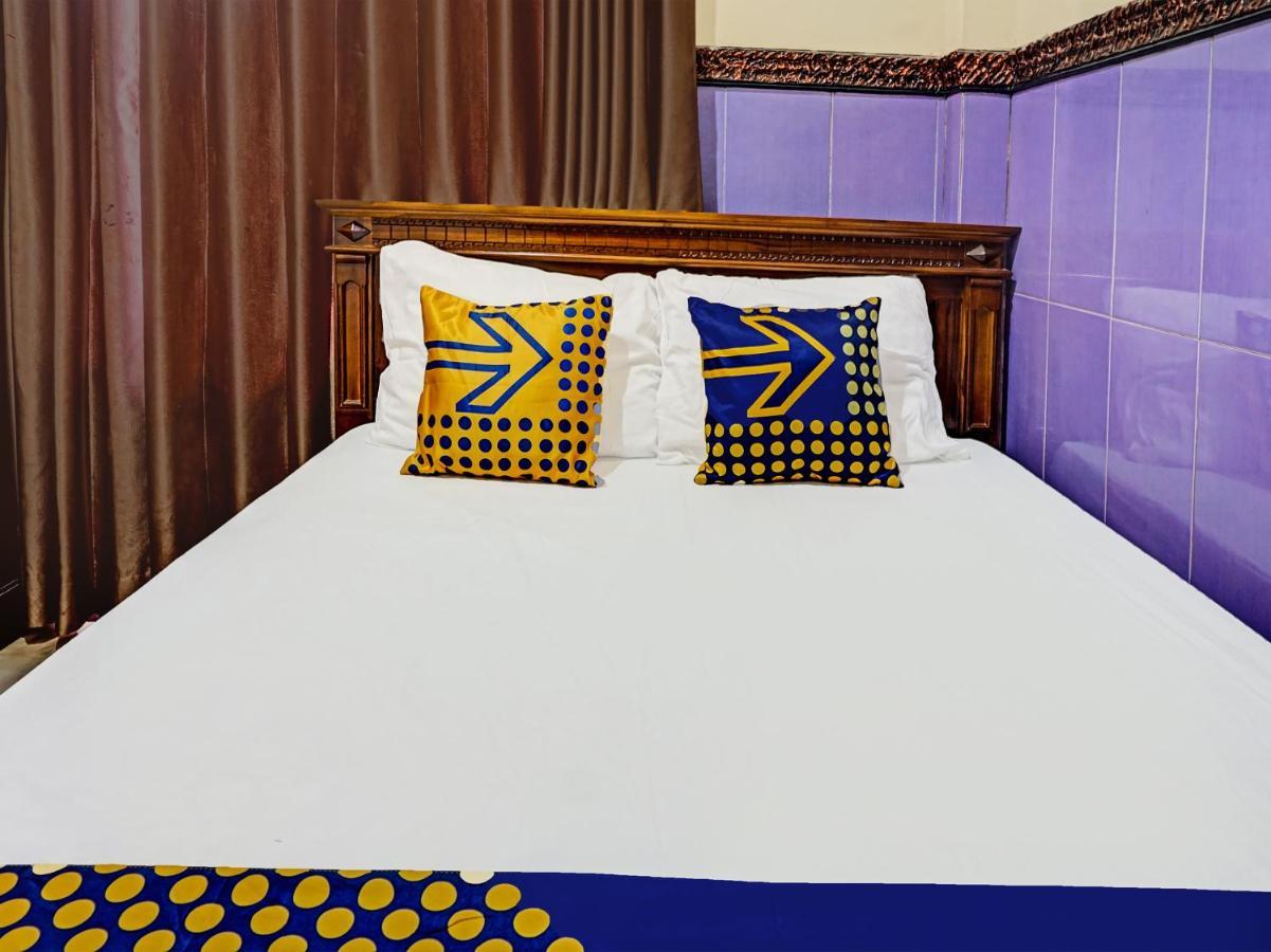 Spot On 1870 Graha Batu Mulia Hotel Buitenkant foto