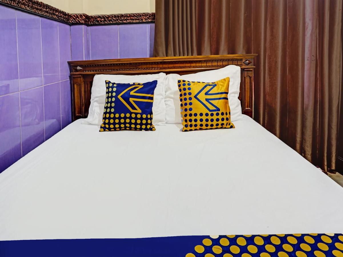 Spot On 1870 Graha Batu Mulia Hotel Buitenkant foto