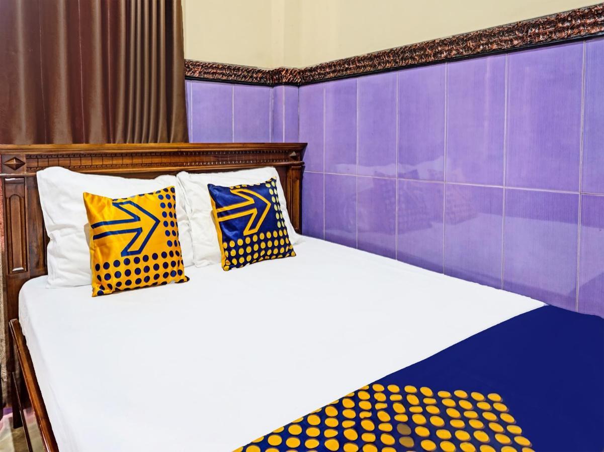 Spot On 1870 Graha Batu Mulia Hotel Buitenkant foto