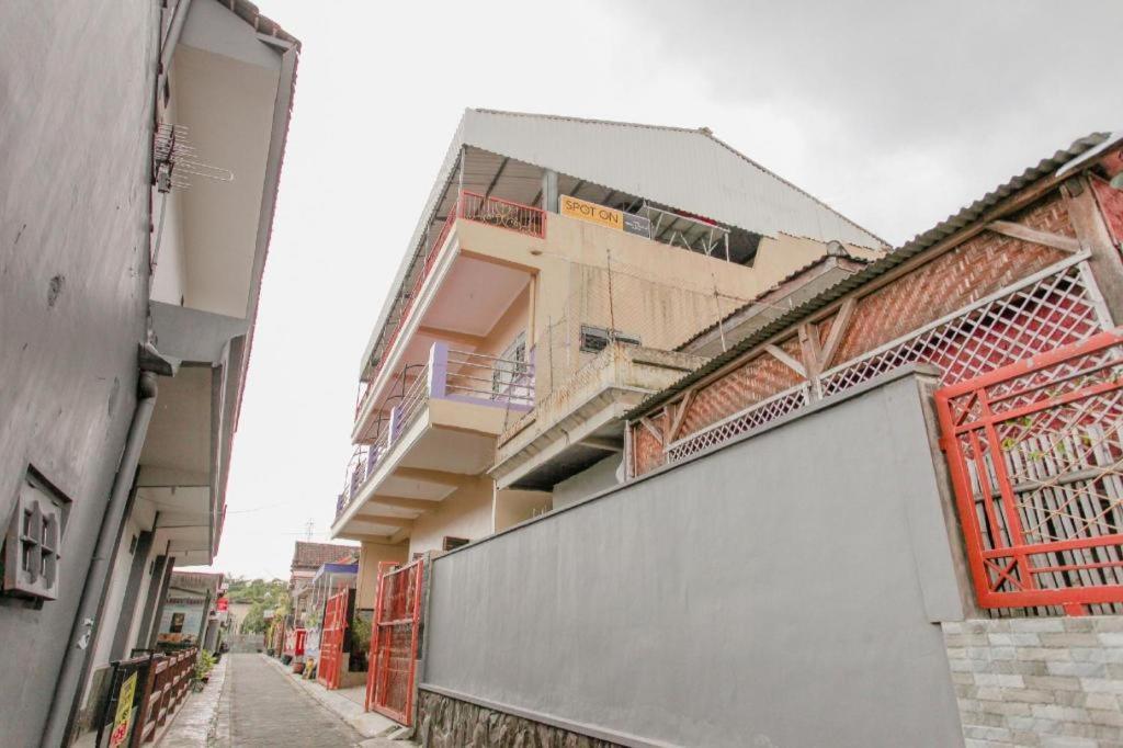 Spot On 1870 Graha Batu Mulia Hotel Buitenkant foto